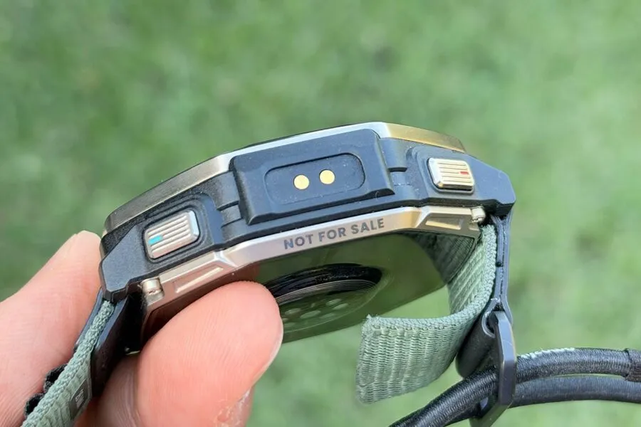 Amazfit T-Rex Dual Solar, análisis y opinión. El primer AMOLED con carga solar 9 Amazfit T-Rex Dual Solar conector de carga